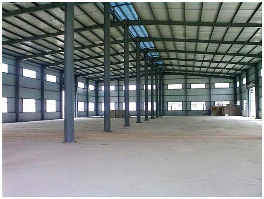 Oficina pré-fabricada com estrutura de aço Q235B Q355B, grande vão, pronta para guindaste