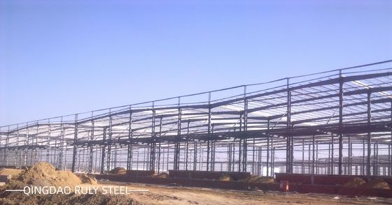 Armazém de aço Estrutura de painéis de sanduíche Edifício colorido Oficina de montagem rápida pré-projetada