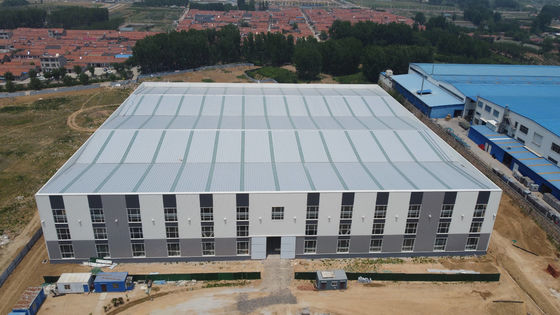 Q235B Construção de estruturas de aço Construções pré-fabricadas de aço com painel de isolamento