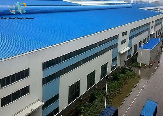 Construção pré-engenharia pré-fabricada estrutura de aço personalizada edifício com parapeito parede oficina