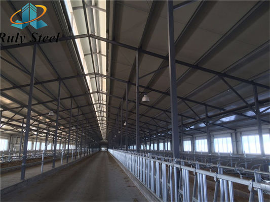 4000 metros quadrados Armazém de edifícios de estrutura de aço com revestimento isolado de EPS / lã de rocha / PU / fibra de vidro