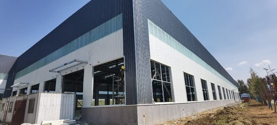 Armazém de Aço Pré-Fabricado com Vigas em Perfil H e Acabamento Galvanizado