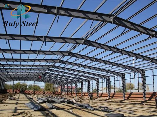 Aviário com Estrutura de Aço Pré-Fabricada e Painel Sandwich de Aço Galvanizado