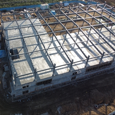 Armazém de estruturas pré-fabricadas de aço com grande comprimento e suporte de guindaste