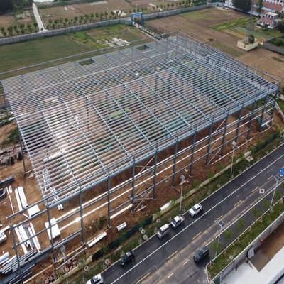 Armazém pré-fabricado com estrutura de aço leve e perfis em H