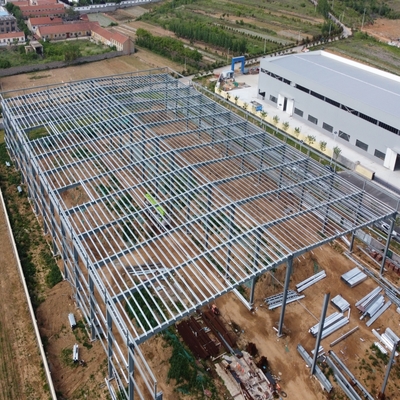 Oficina de estruturas de aço pré-fabricadas com vigas de secção H. Duração de vida de 50 anos