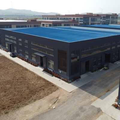 Edifício de oficina de aço pré-fabricado com paredes de painéis sandwich PU