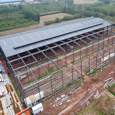 Armazém pré-fabricado com estrutura de aço e estrutura de aço leve