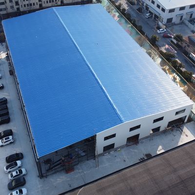 Armazém pré-fabricado de estrutura de aço em seção H com revestimento anticorrosivo