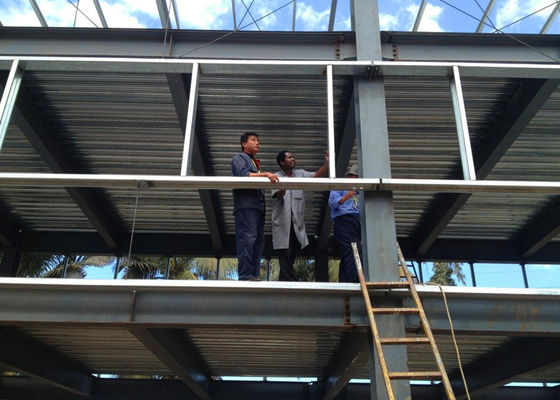 Edifício de escritórios de aço de vários andares pré-fabricado com parede de cortina de vidro