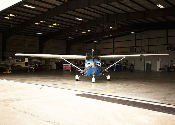 Hangar de Aviões com Estrutura de Aço e Armação em Viga H