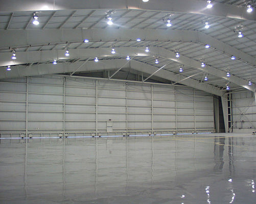 Hangar de Aviões com Estrutura de Aço e Armação em Viga H