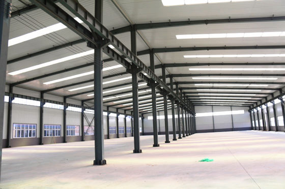 Quadro de portal pré-fabricado pré-montado Oficina de aço Edifício de armazenamento Garagem Construção de secção laminada a quente