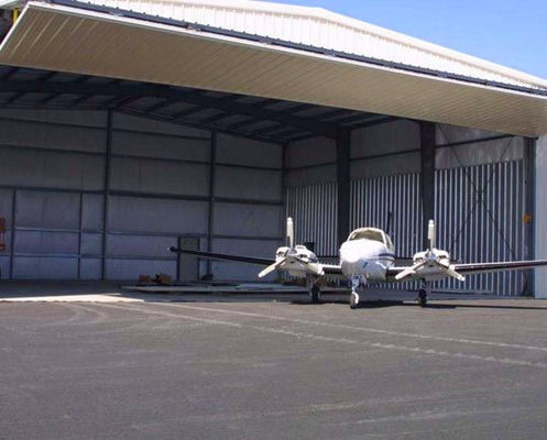 Hangar de Aviões com Estrutura de Aço e Armação em Viga H