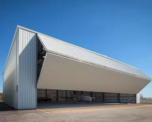 Hangar de Aviões com Estrutura de Aço e Armação em Viga H